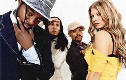 Black Eyed Peas faz karaokê aéreo