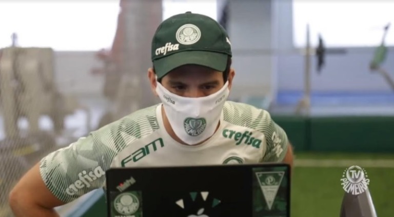 Crefisa banca máscaras a sócios do Palmeiras