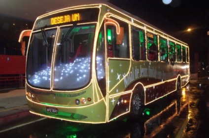 Ônibus natalinos viram atração na região do Grande ABC
