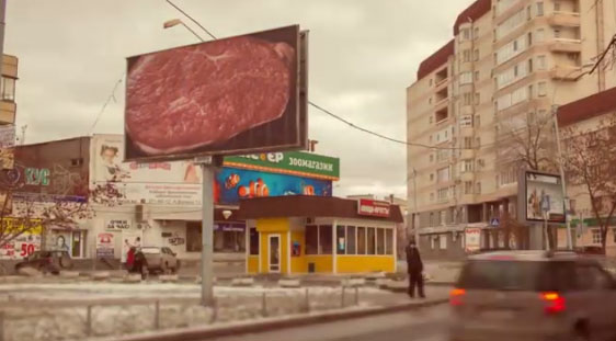 Ação promo transforma outdoor em 'grelha'