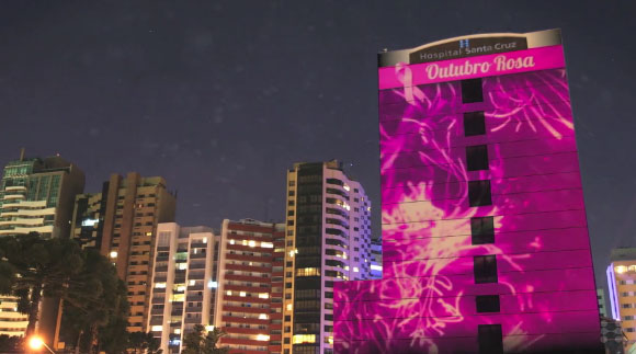 Show de luzes no Outubro Rosa em Curitiba