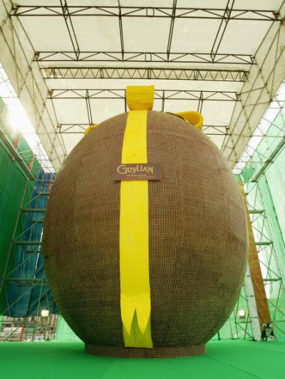 Nestlé começa construção de ovo de Páscoa gigante