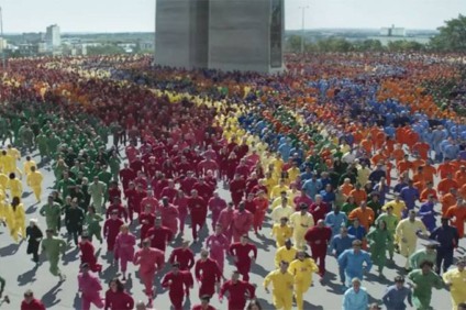 Apple divulga iPhone XR com festival de cores