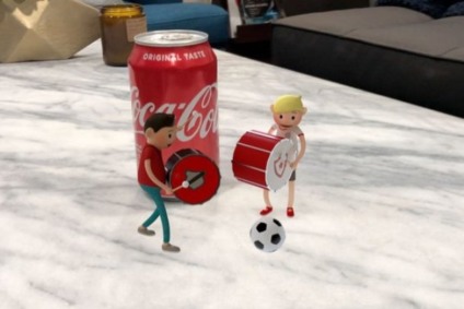 Latas de Coca-Cola ativam histórias animadas em RA