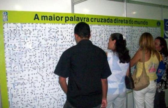 Maior palavra cruzada do mundo na Bienal do Livro em Alagoas.