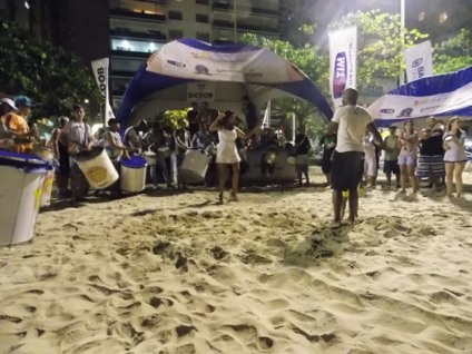 Bloco carnavalesco agita noites do Palco Summer