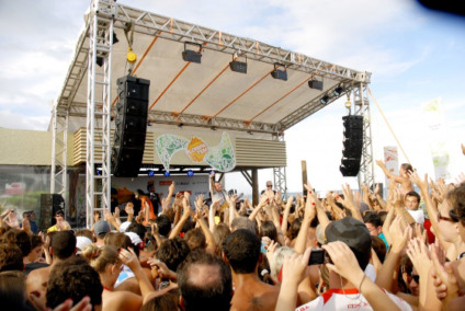 Lenine agita Praia Brava no Floripa Tem