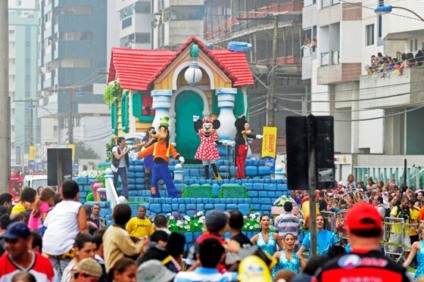 Vila Velha se encanta com Parada Disney