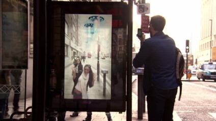 Pepsi invade ponto de ônibus em Londres com RA