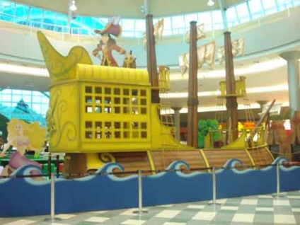Peter Pan encanta as crianças no Mauá Plaza