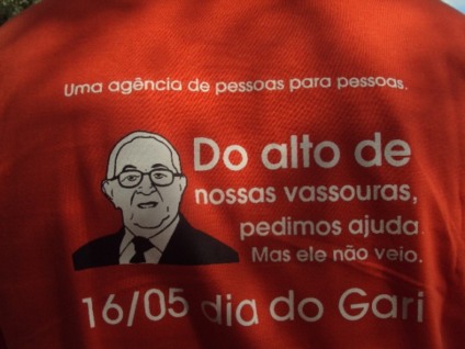 Equipe da Planit vai às ruas para homenagear os garis