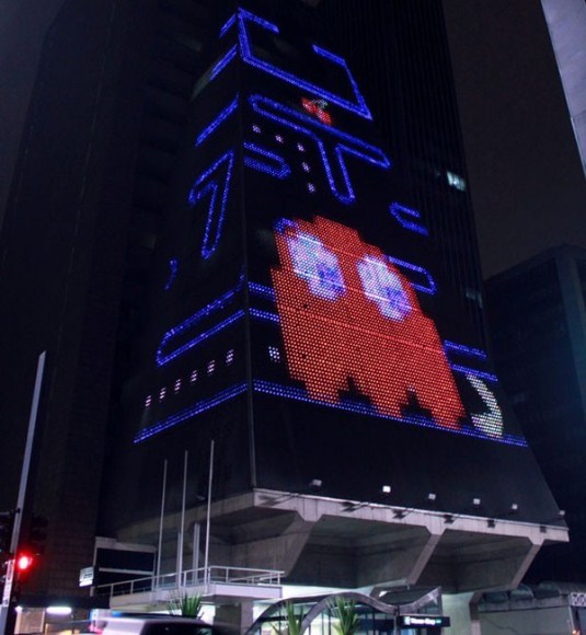 Mostra transforma prédio da Av. Paulista em tela de game