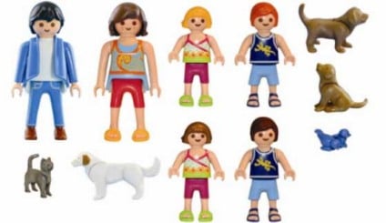 PBKids com brinde da "Família Feliz Playmobil"