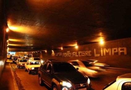 Intervenção urbana para limpar Porto Alegre