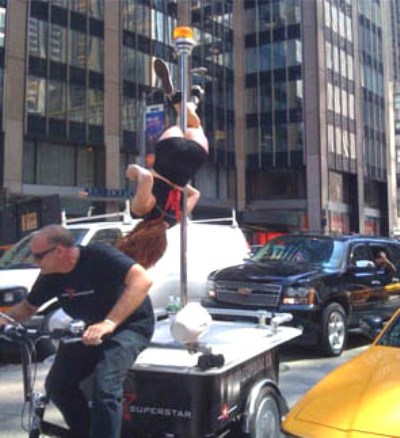 Manhattan tem promoção na dança do poste