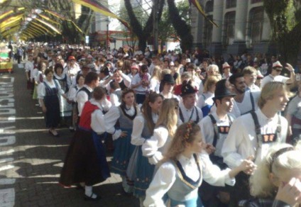 Oktoberfest quer bater recorde com a polonaise