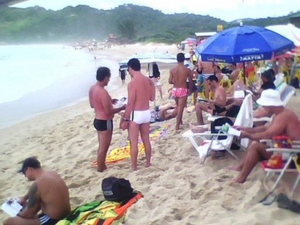 Portal G presta serviços gratuitos aos turistas na Praia Mole