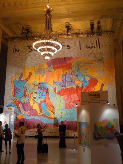 Maior mural de post-it é premiado nos EUA