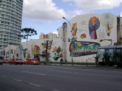 Os painéis de Poty Lazzarotto e alguns locais de referência do poeta Paulo Leminski, espalhados pela cidade, serão unidos com roteiros turísticos que estão em fase final de elaboração pelo Instituto Municipal de Turismo (CTur). -Na image, obra Imagens da Cidade, Travessa Nestor de Castro. Foto: Maira Pedron