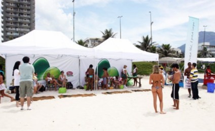 Barra da Tijuca recebe ação “Praia Feliz é Praia Limpa”