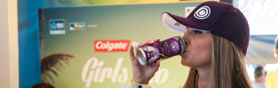 Bony Açaí em ação no Circuito Mundial de Surfe