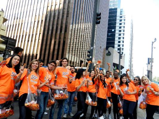 Cinquenta promotores estiveram em ação para a Neugebauer na Avenida Paulista.