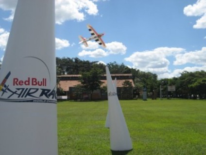 Red Bull mirou universitários na etapa brasileira do Air Race