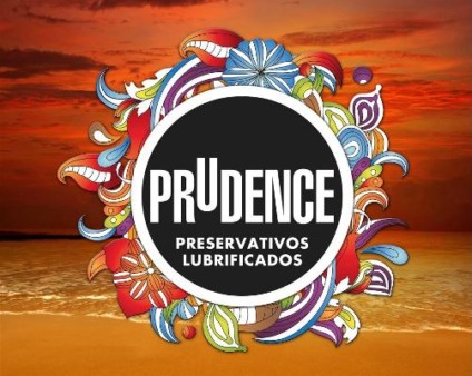 Prudence entra na onda do surf