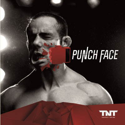 No ringue de MMA na promo do TNT Energy Drink