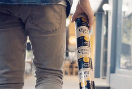 Corona combate o uso de plástico com latas encaixáveis