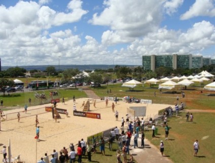 Vôlei de praia celebra os 51 anos de Brasília