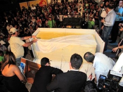 Queijo gigante bate recorde na FestLeite