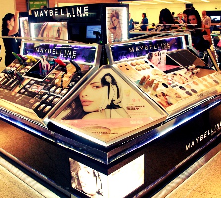 São Bernardo Plaza inaugura quiosque Maybellinne