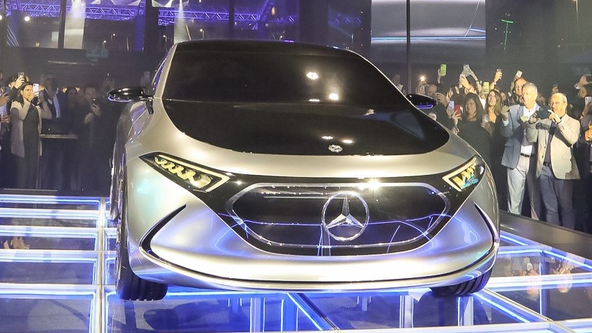 Mercedes-Benz Night apresenta o primeiro veículo 100% elétrico da marca no País