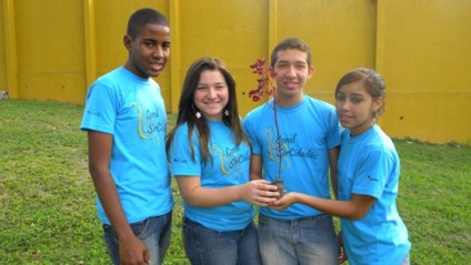 Oficina de reciclagem e exposição de plantas no Santa Cruz 
