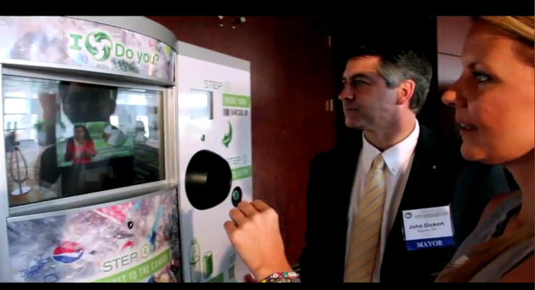 Vending machine reverte reciclagem em desconto Vending machine reverte reciclagem em desconto