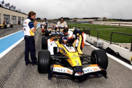 Clientes Renault vão à França pilotar um F1