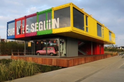 Pavilhão feito de containers conta a história da Renault