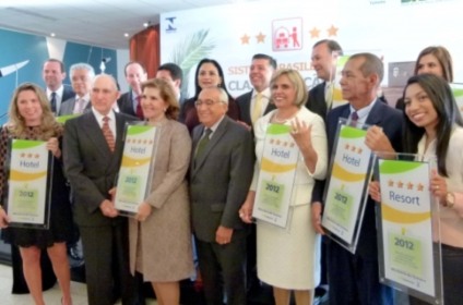 MTur faz entrega de 19 placas com a nova classificação  