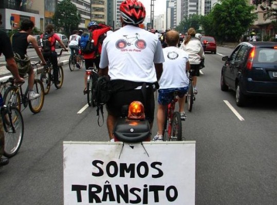O objetivo da campanha é melhorar o relacionamento entre motoristas e ciclistas (Foto: Divulgação/Prefeitura de São Paulo).