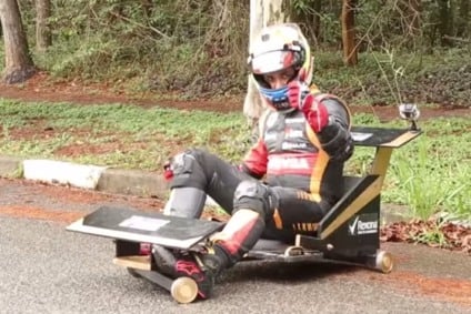 Rexona desafia youtuber com corrida de rolimã