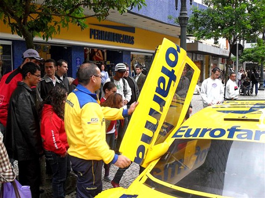 Ricardo Maurício passeou pelas ruas de Curitiba.