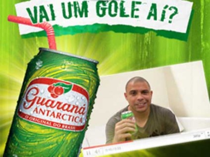 Ronaldo ajuda amigo a encontrar Guaraná Antarctica nos EUA Ronaldo ajuda amigo a encontrar Guaraná Antarctica nos EUA