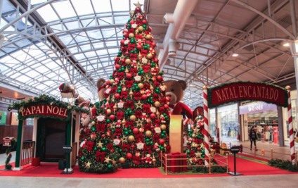 Estação vive magia do Natal com Papai Noel digital