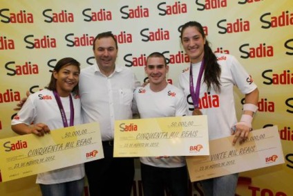 Sadia premia os atletas Zanetti, Sarah e Mayra