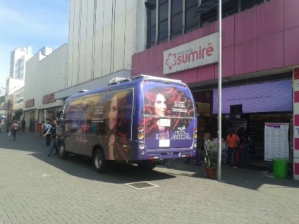 Ação promo da Koleston leva salão móvel a São Paulo