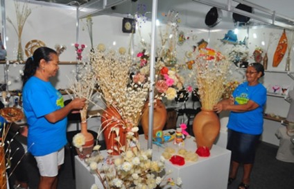 Salão de Artesanato mostra produtos feitos de escamas