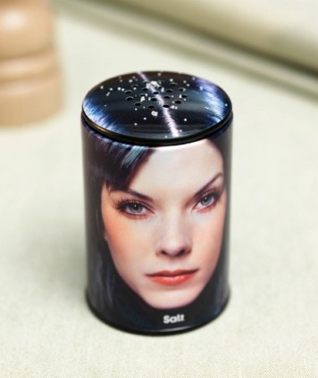 Pantene promove shampoo anticaspa com saleiros