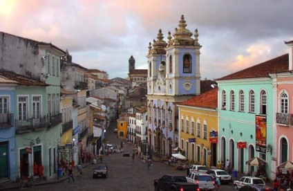 Coral promove a pintura do Pelourinho