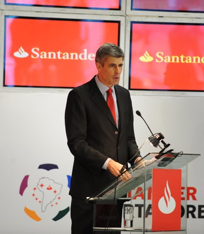 Santander entrega prêmio ao melhor da Libertadores